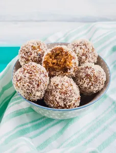 Cinnemon & Coconut Bliss balls