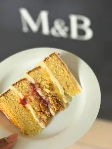 Strawberry lemon curd cake with Swiss Meringue