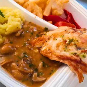 CHICKEN STROGONOFF