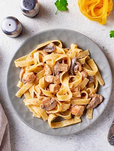 CHICKEN TAGLIATELLE
