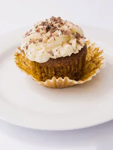 Pumpkin cream cheese cupcakes_12 slices