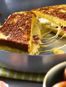 Omelette Sandwich